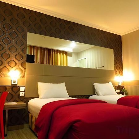 Hotel Menara Lexus Medan Exterior photo